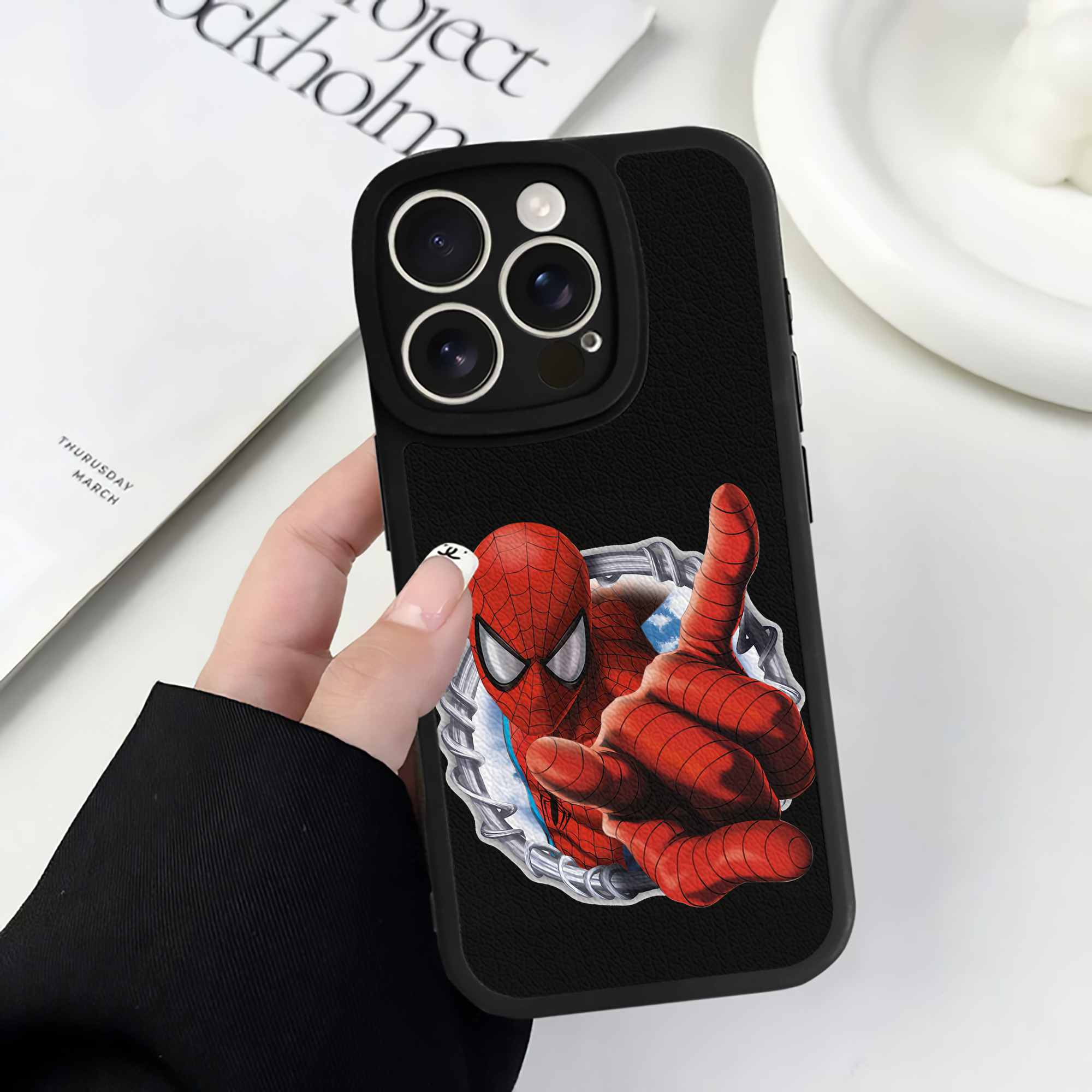 （画像用） Spider Man スパイダーマン 【iPhone 16シリーズ対応】シリコンスマホケース（レザー調） 材質：シリコン